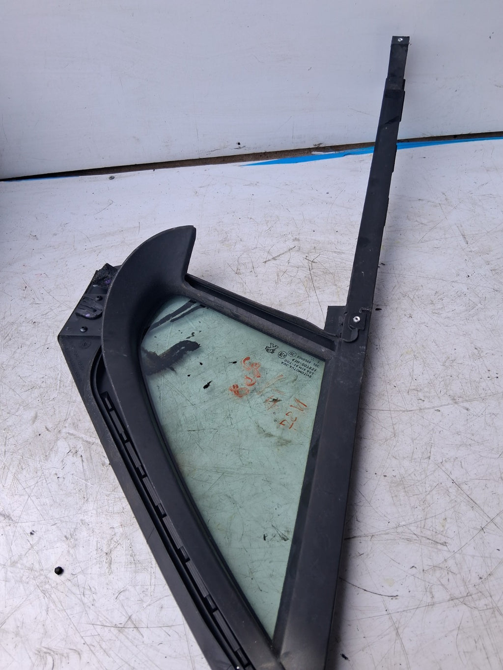 2017 PEUGEOT 208 NSF PASSENGER SIDE FRONT LEFT WINDOW QUARTER GLASS 43R007951