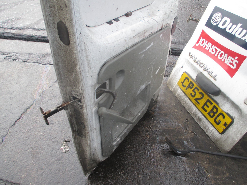 VAUXHALL VIVARO MK1 2002 OSR DRIVER SIDE REAR COMPLETE DOOR WHITE