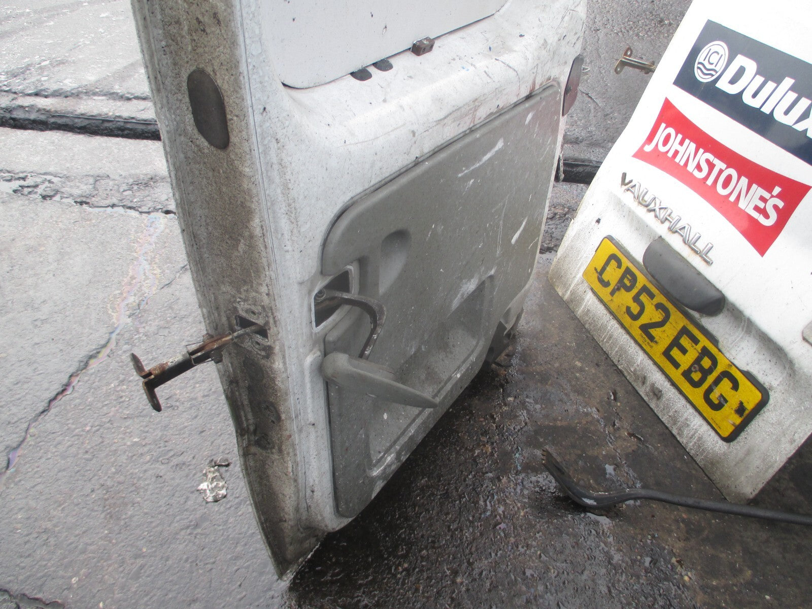 VAUXHALL VIVARO MK1 2002 OSR DRIVER SIDE REAR COMPLETE DOOR WHITE