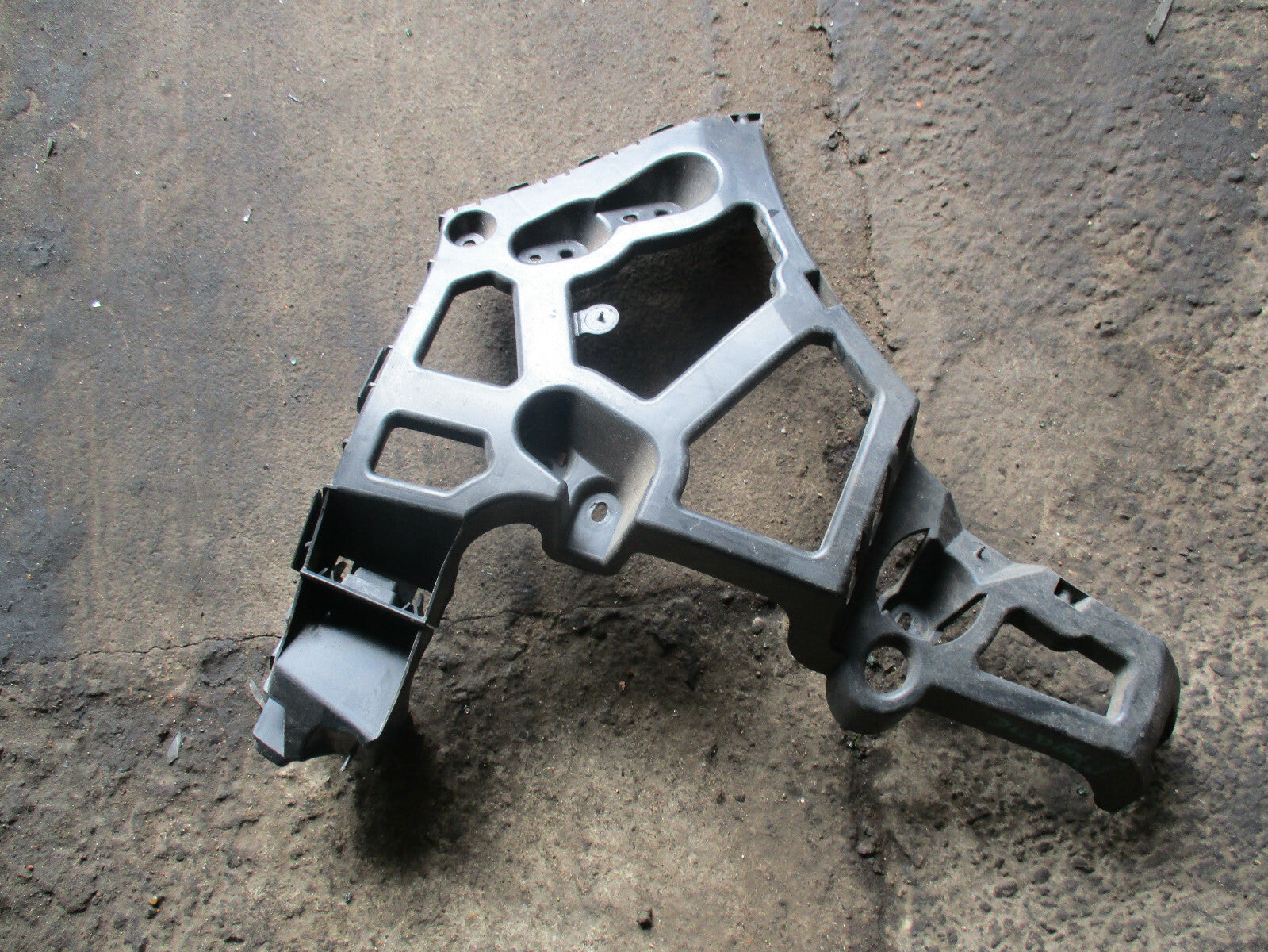 RENAULT MEGANE MK3 DRIVER REAR BUMPER SUPPORT MOUNT BRACKET 850440006R