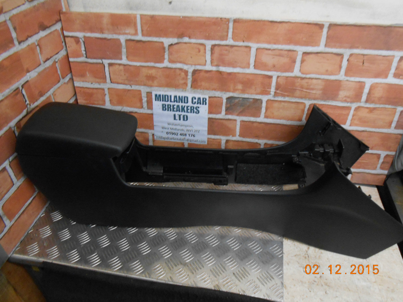 MAZDA 3 BK 2005 CENTRE CONSOLE ARMREST ARM REST STORAGE COMPARTMENT PLASTIC TRIM