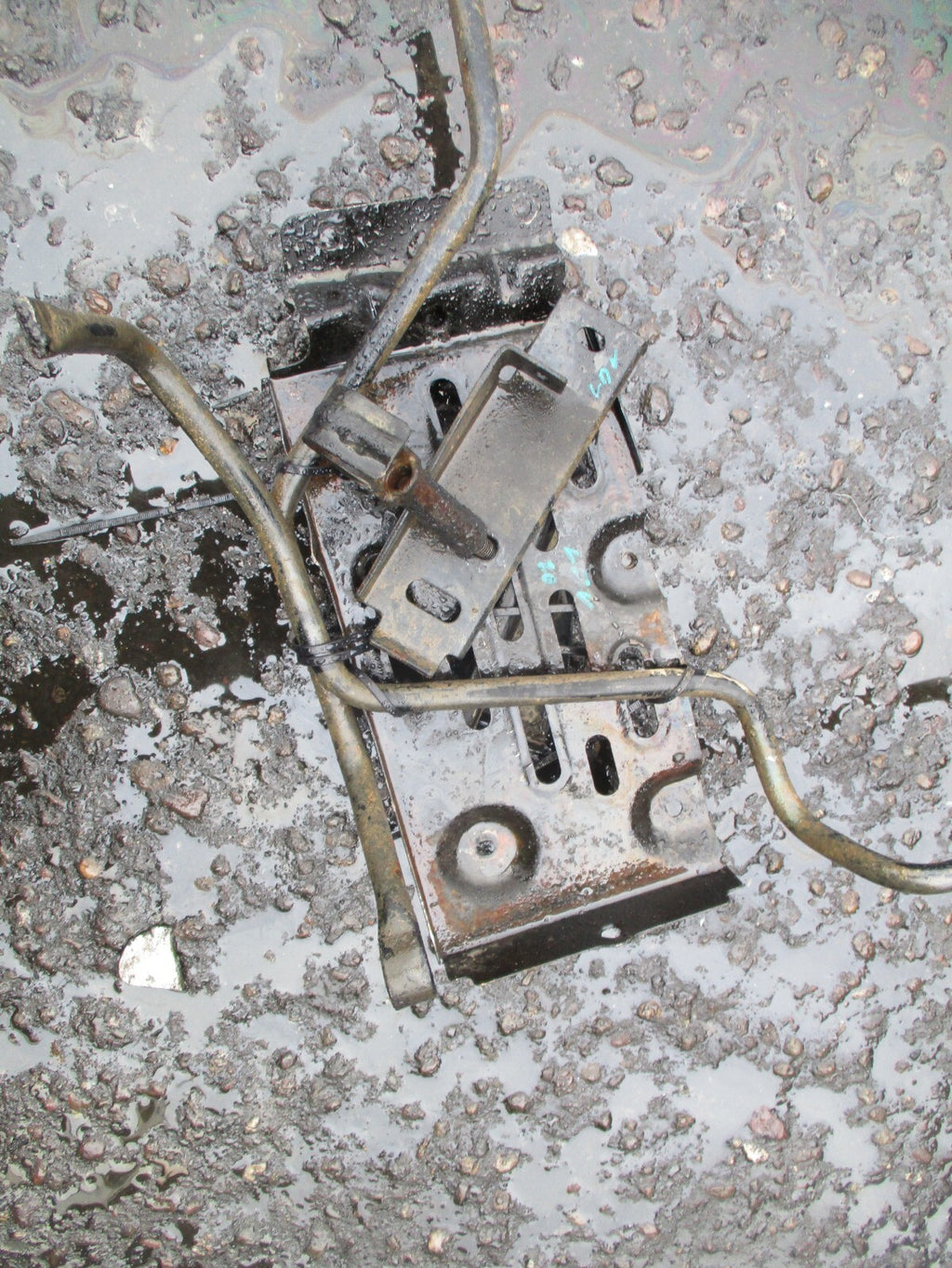 2020 SAIC LDV V80 2.5 DIESEL SPARE METAL WHEEL CARRIER