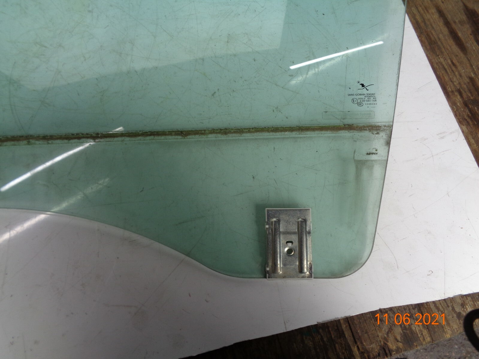 SAAB 93 9-3 CONVERTIBLE 2006 NSF PASSENGER SIDE FRONT WINDOW GLASS PANE