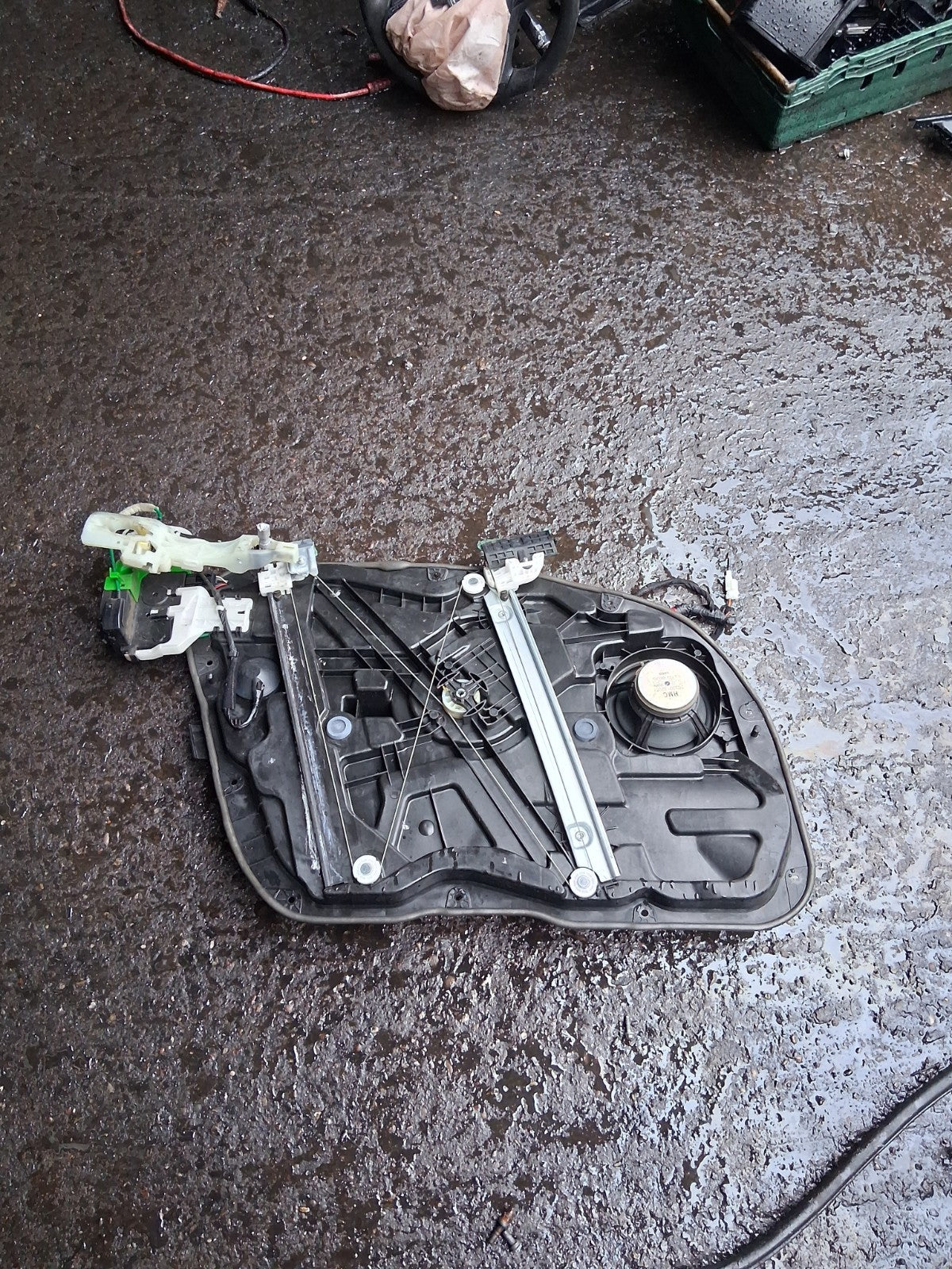 2013 HYUNDAI I40 SIDE FRONT LEFT WINDOW MOTOR REGULATOR 82470-3ZXXX