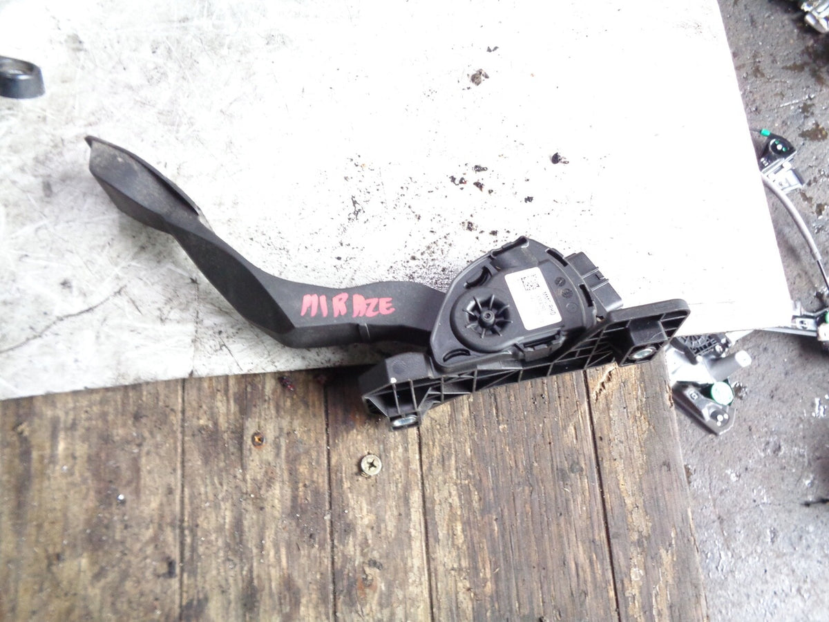 MITSUBISHI MIRAGE 2015 1.2 PETROL THROTTLE ACCELERATOR GAS PEDAL 1600A092