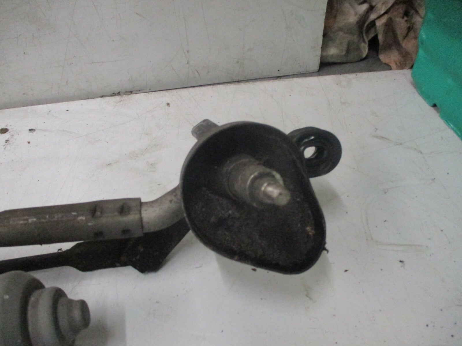 DODGE CALIBER SXT 2008 FRONT WINDSCREEN WIPER MOTOR LINKAGE ARMS 05303783AD