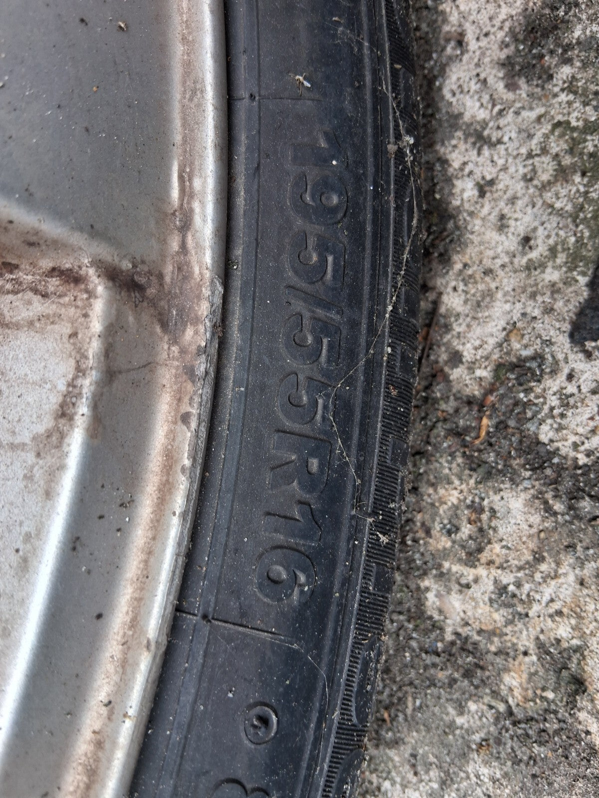 2011 BMW 1 SERIES 16 INCH ALLOY WHEEL WITH TYRE 195/55R16