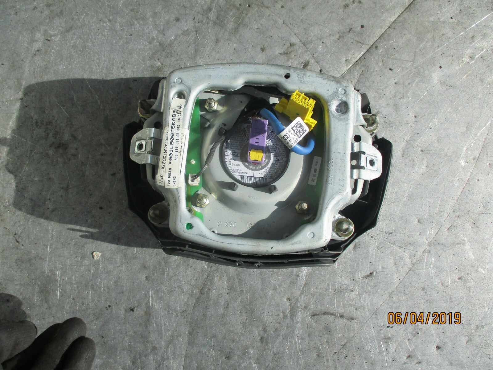 AUDI A4 B6 STEERING WHEEL AIRBAG 8E0880201AE