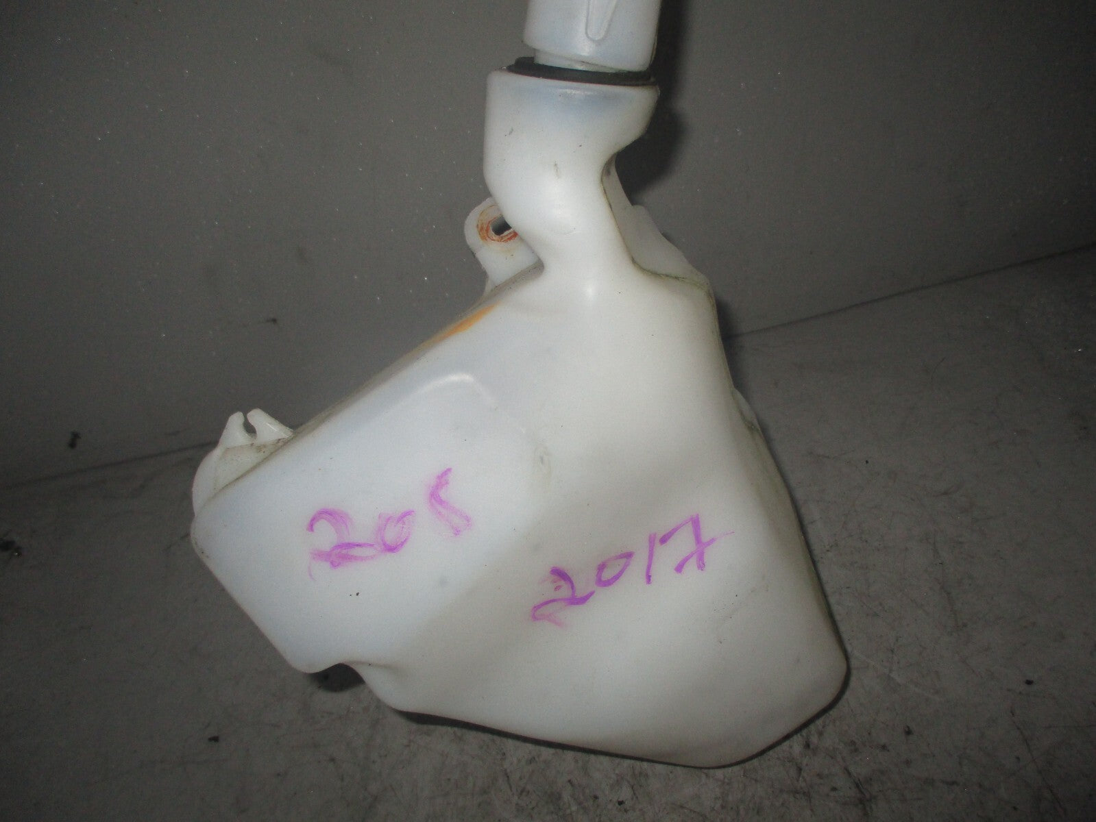 PEUGEOT 208 2017 WNDSCREEN WASHER BOTTLE & PUMP 9683988680