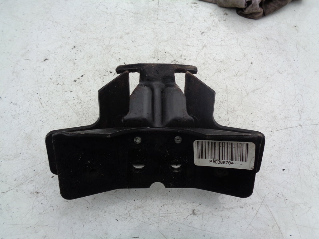 CADILLAC CTS 3.6 2003 2007 TRANSMISSION MOUNTING SUPPORT MOUNT BRACKET P10388704