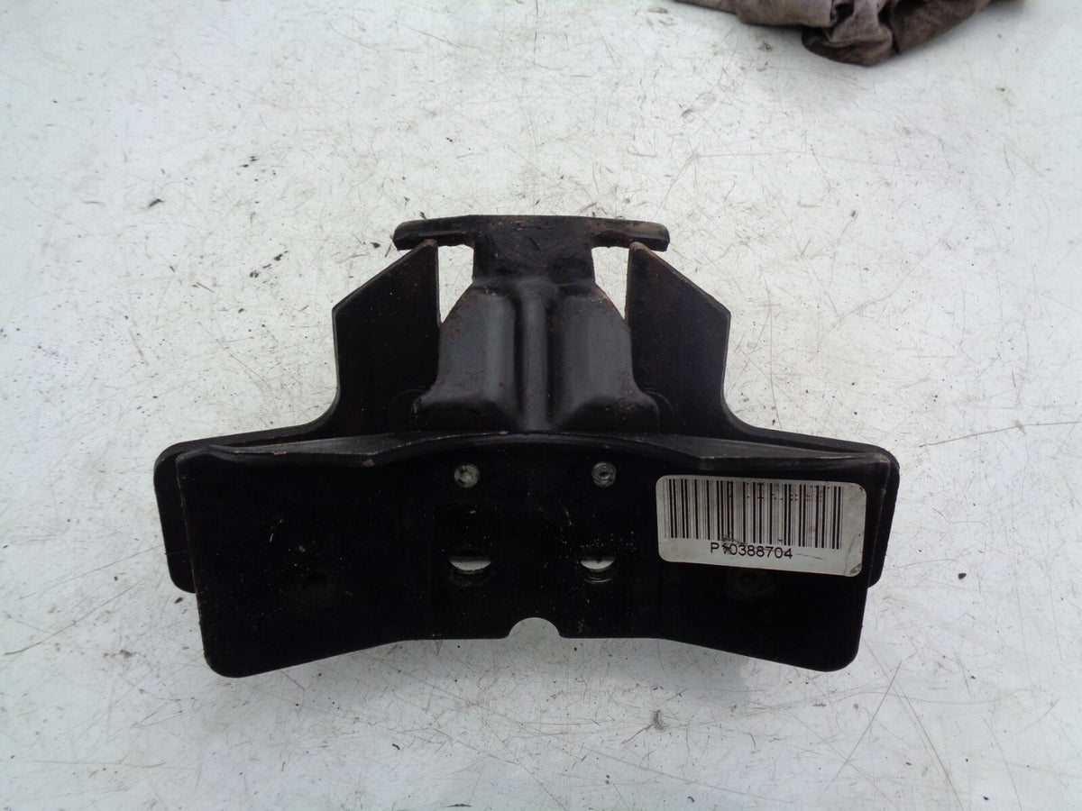 CADILLAC CTS 3.6 2003 2007 TRANSMISSION MOUNTING SUPPORT MOUNT BRACKET P10388704