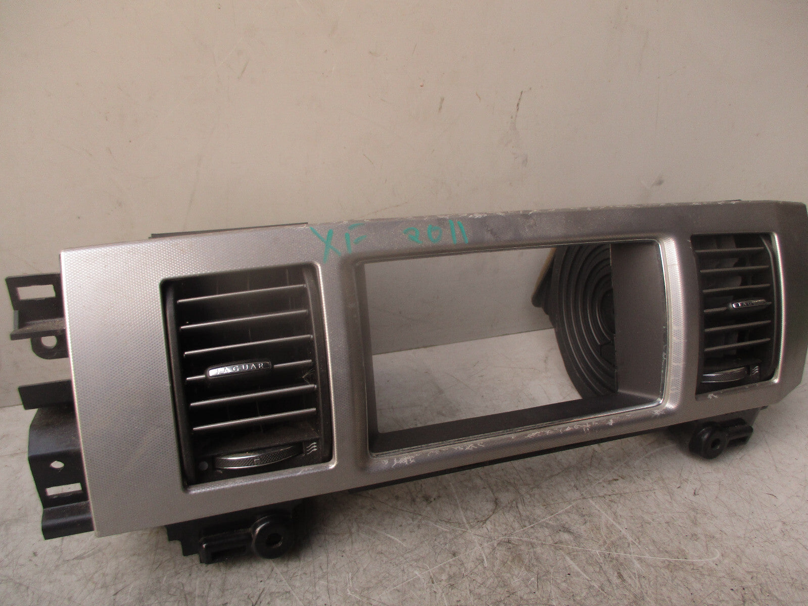 2011 JAGUAR XF X250 FRONT DASHBOARD DOUBLE AIR VENT & SURROUND TRIM CX23045C34BA