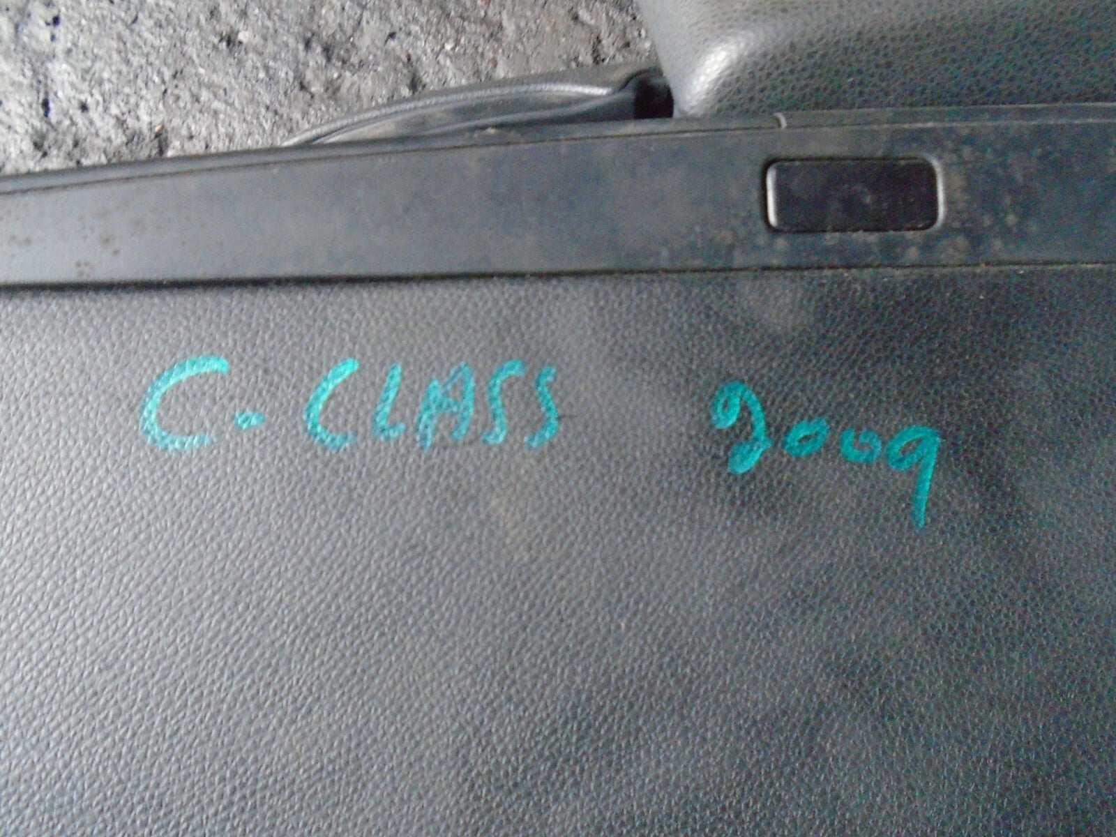 MERCEDES-BENZ C-CLASS W204 2009 CENTRE CONSOLE WITH ARM REST