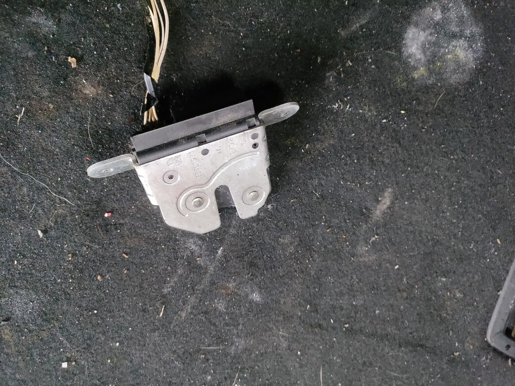 2011 VAUXHALL CORSA D 3 DOOR REAR BOOT LOCK MECHANISM 55701971