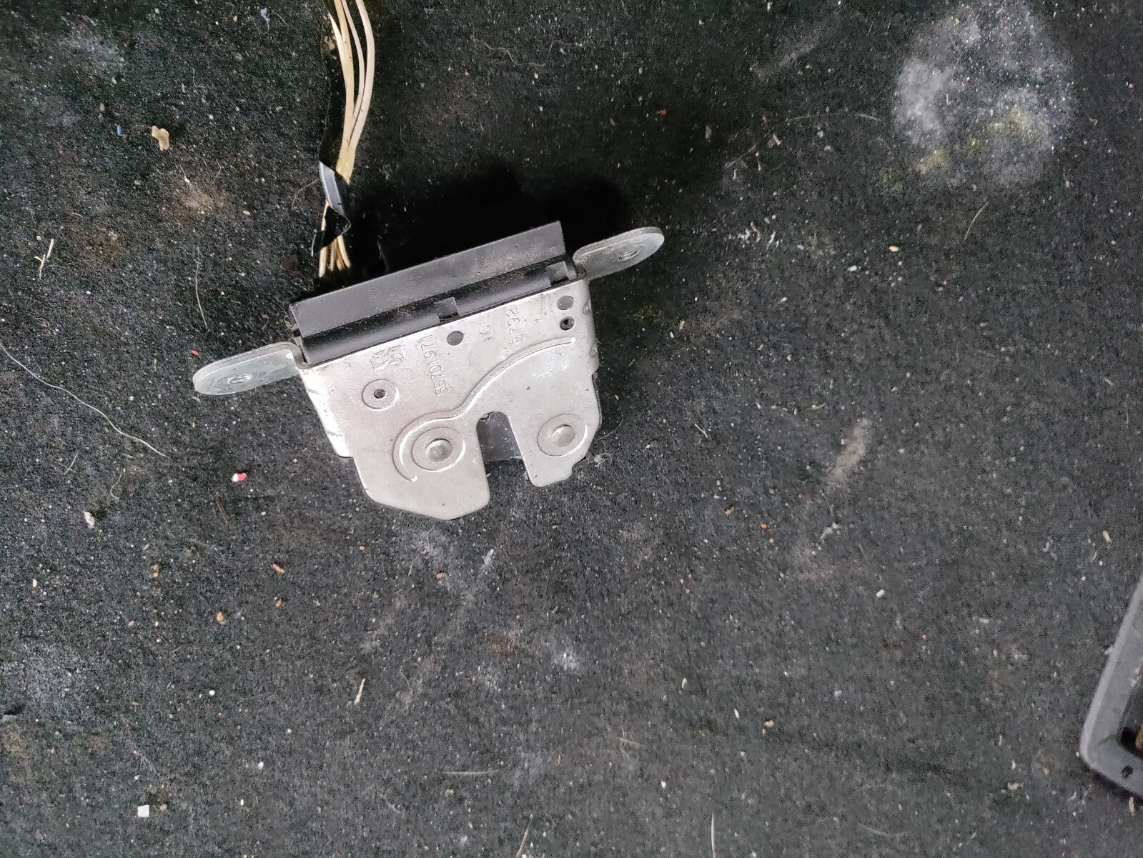 2011 VAUXHALL CORSA D 3 DOOR REAR BOOT LOCK MECHANISM 55701971