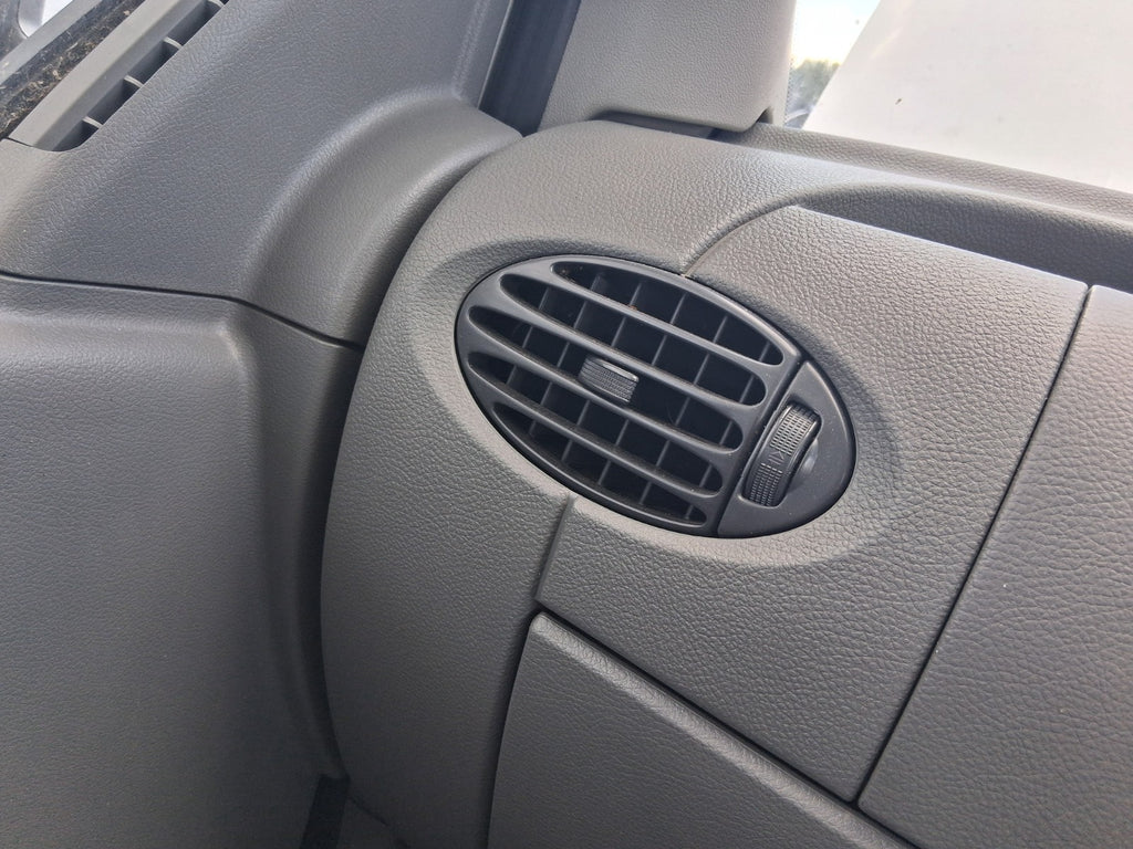 2020 SAIC LDV V80 NSF PASSENGER SIDE FRONT LEFT AIR VENT