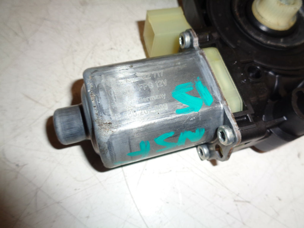 SEAT LEON 2017 5F NSF PASSENGER SIDE FRONT DOOR WINDOW MOTOR 5Q0959801B