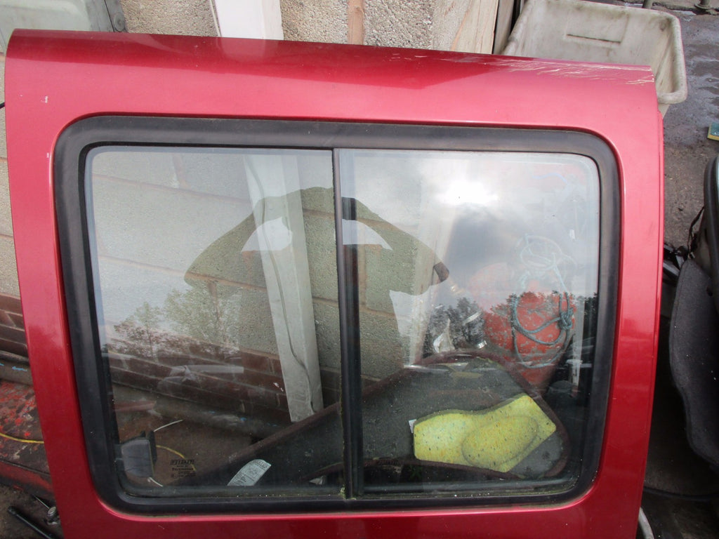 FIAT DOBLO MPV 2004 OS DRIVER SIDE SLIDING DOOR GLASS BURGUNDY RED