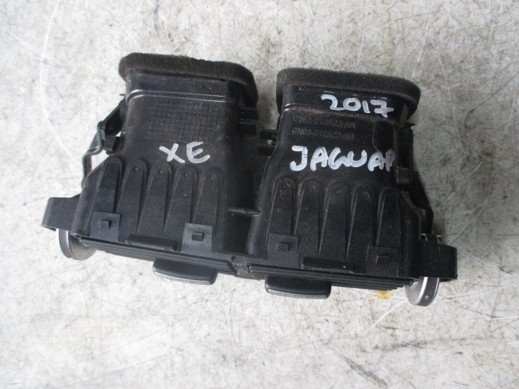 JAGUAR XE X760 2017 REAR CENTRE CONSOLE AIR VENT GJ32014A22AA