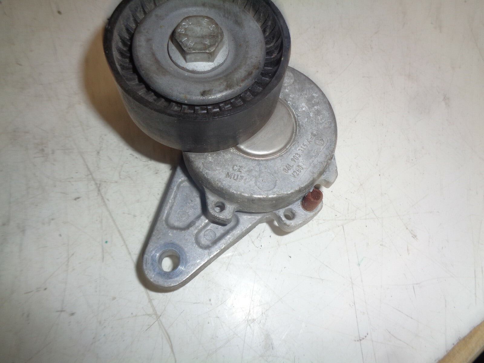 AUDI A5 2017 8W6 AUXILIARY BELT TENSIONER ROLL PULLEY 04L903315A
