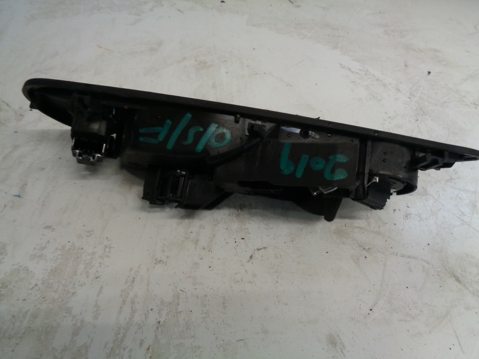 FORD ECOSPORT 2019 5DR OSF DRIVER FRONT DOOR INTERIOR HANDLE FRAME