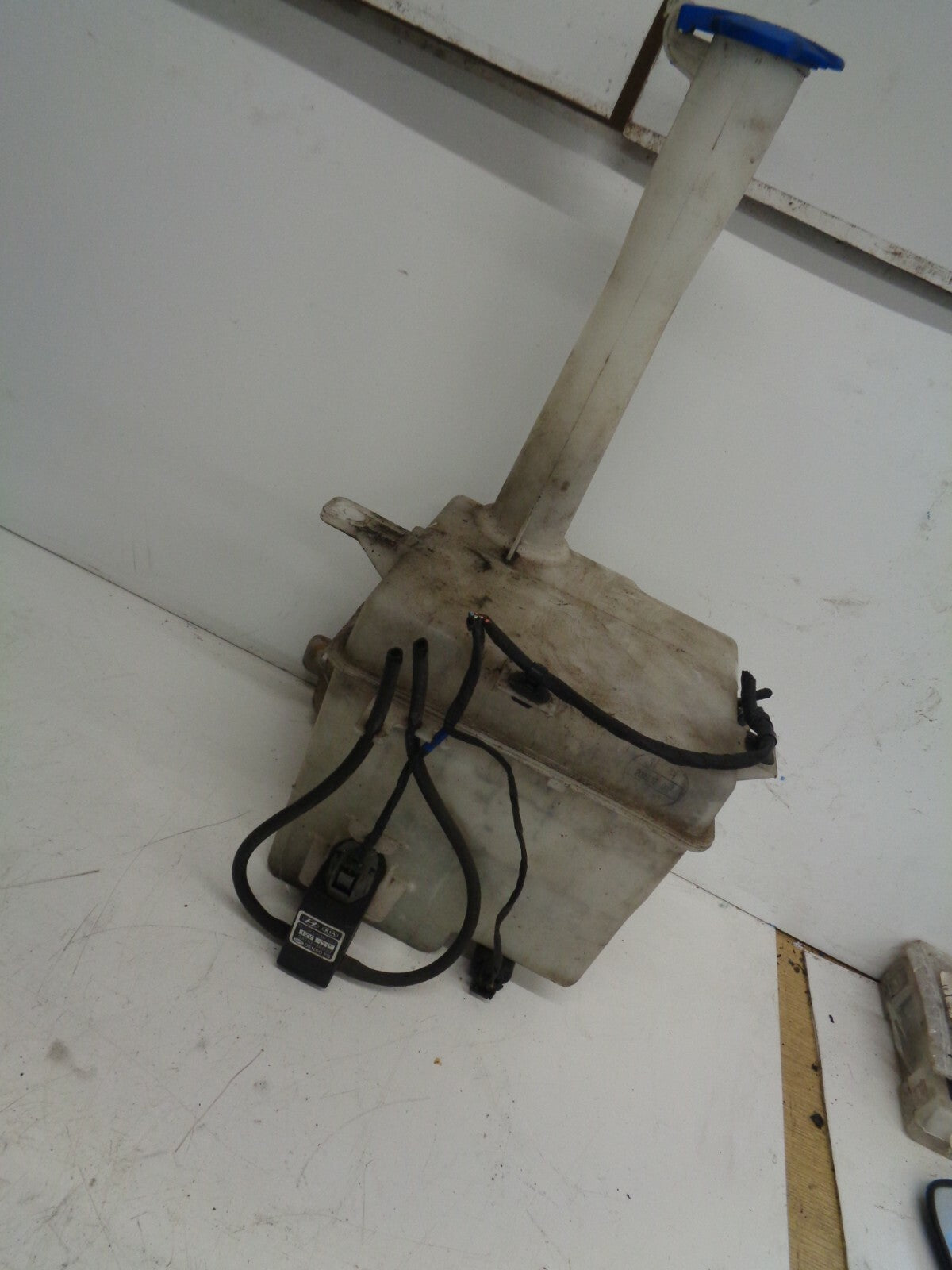 KIA CARENS 2008 WINDSHIELD WASHER RESERVOIR TANK