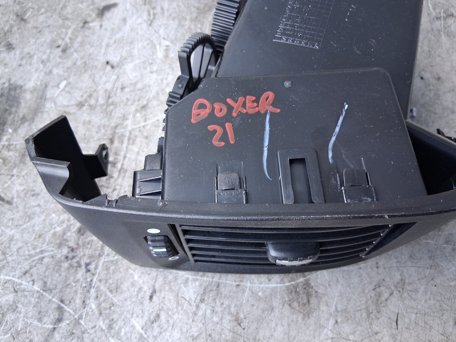 2021 PEUGEOT BOXER MK3 NSF PASSENGER SIDE FRONT LEFT AIR VENT 385822