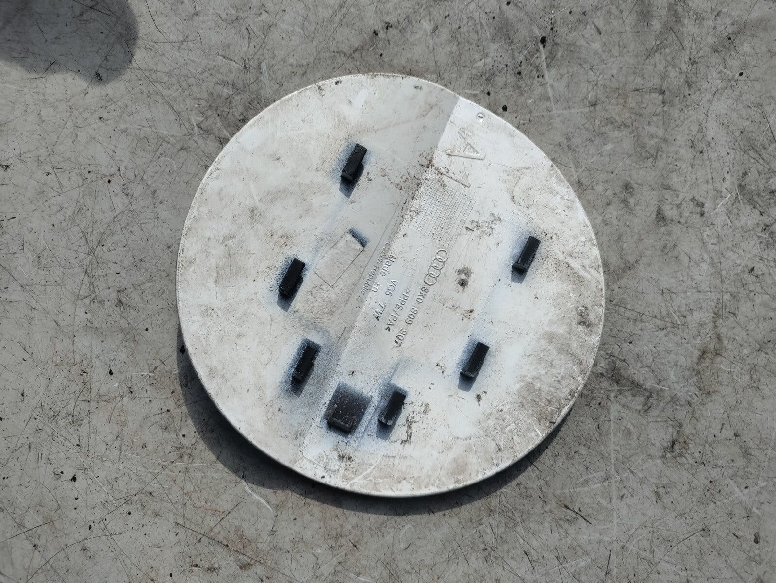 AUDI A1 8X 2015 FUEL CAP FLAP WHITE 8X0809907