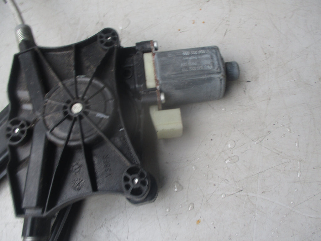 VW TIGUAN MK2 2016 NSF PASSENGER SIDE FRONT WINDOW REGULATOR & MOTOR 5Q0959801