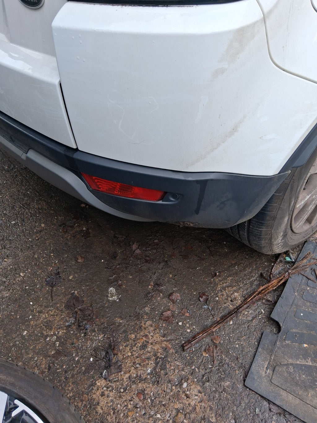 2015 RANGE ROVER EVOQUE L538 COMPLETE REAR BUMPER WITH PDC SENSORS