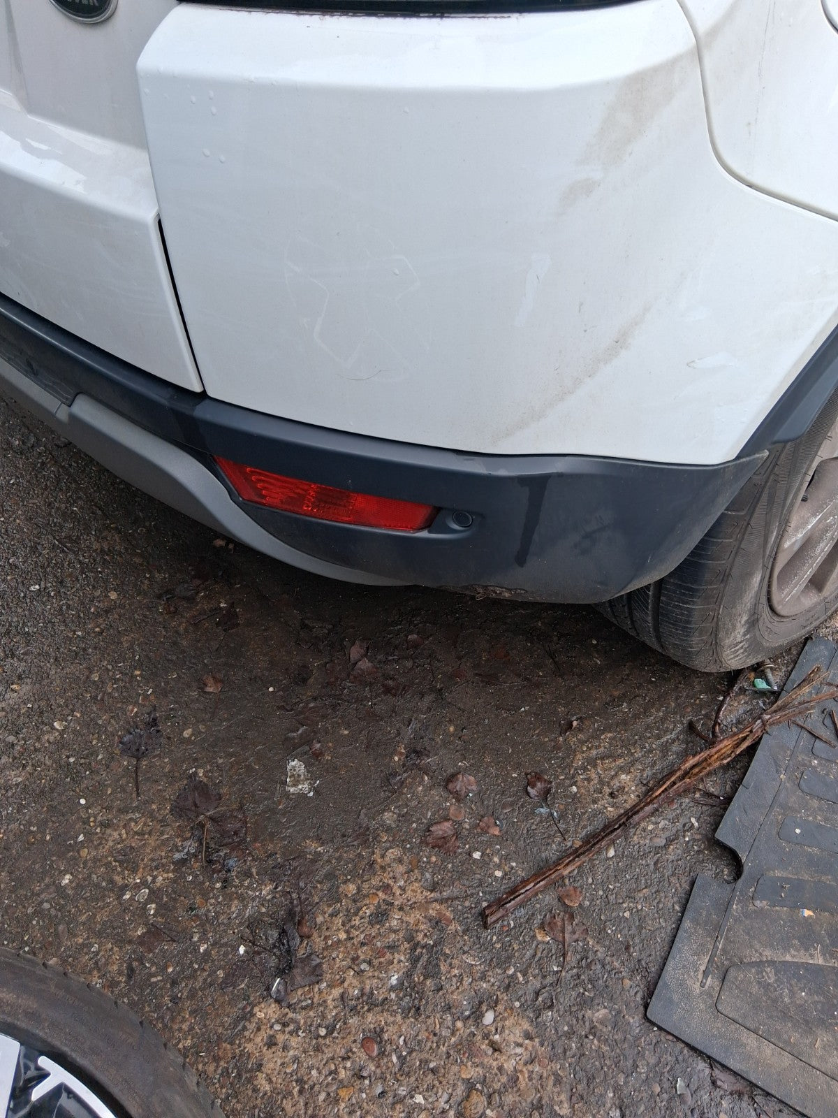 2015 RANGE ROVER EVOQUE L538 COMPLETE REAR BUMPER WITH PDC SENSORS