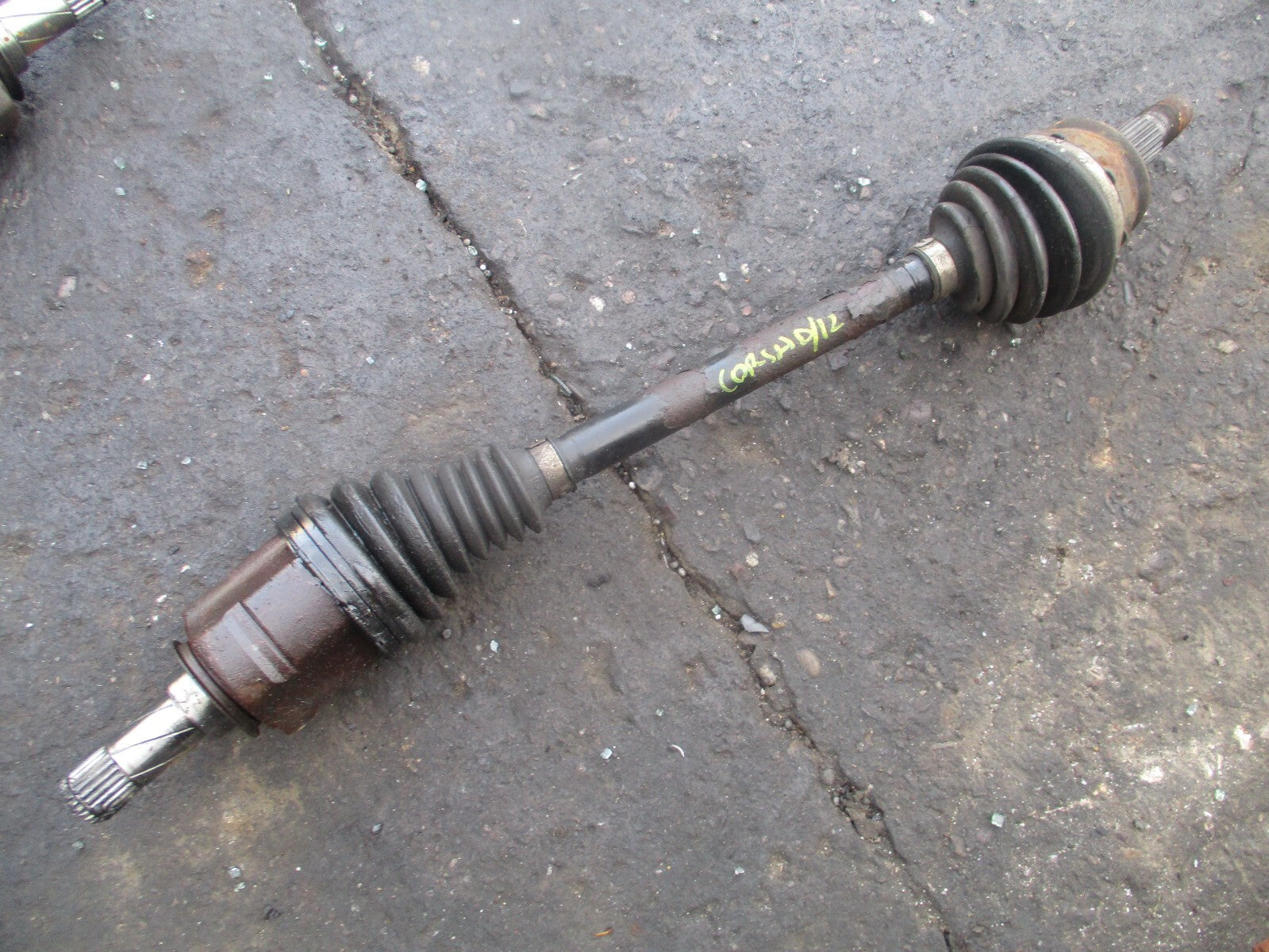 2012 VAUXHALL CORSA D 1.3 DIESEL MANUAL NSF PASSENGER SIDE FRONT DRIVESHAFT