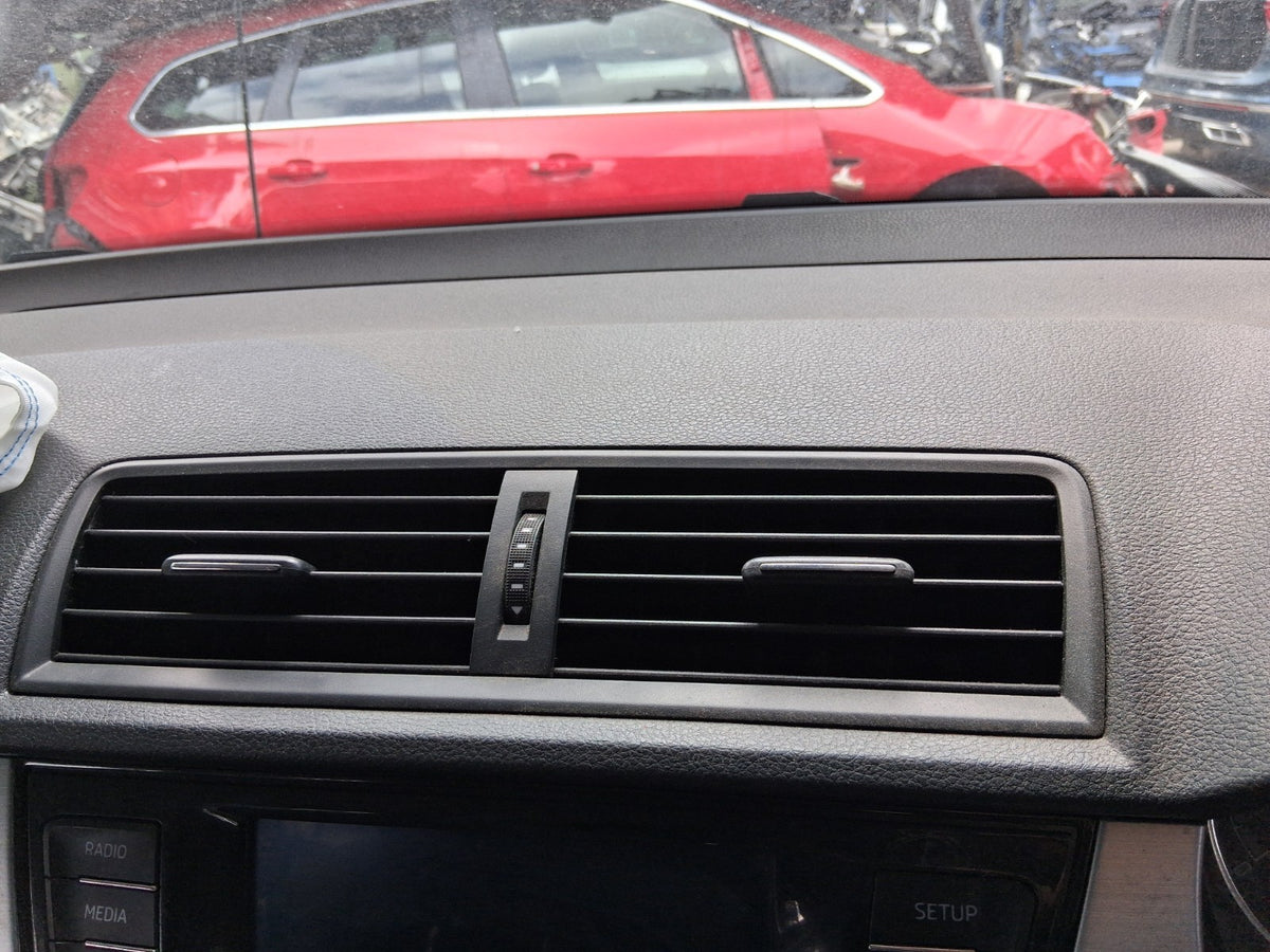 2019 SKODA FABIA MK3 NJ FRONT DASHBOARD CENTRE AIR VENT