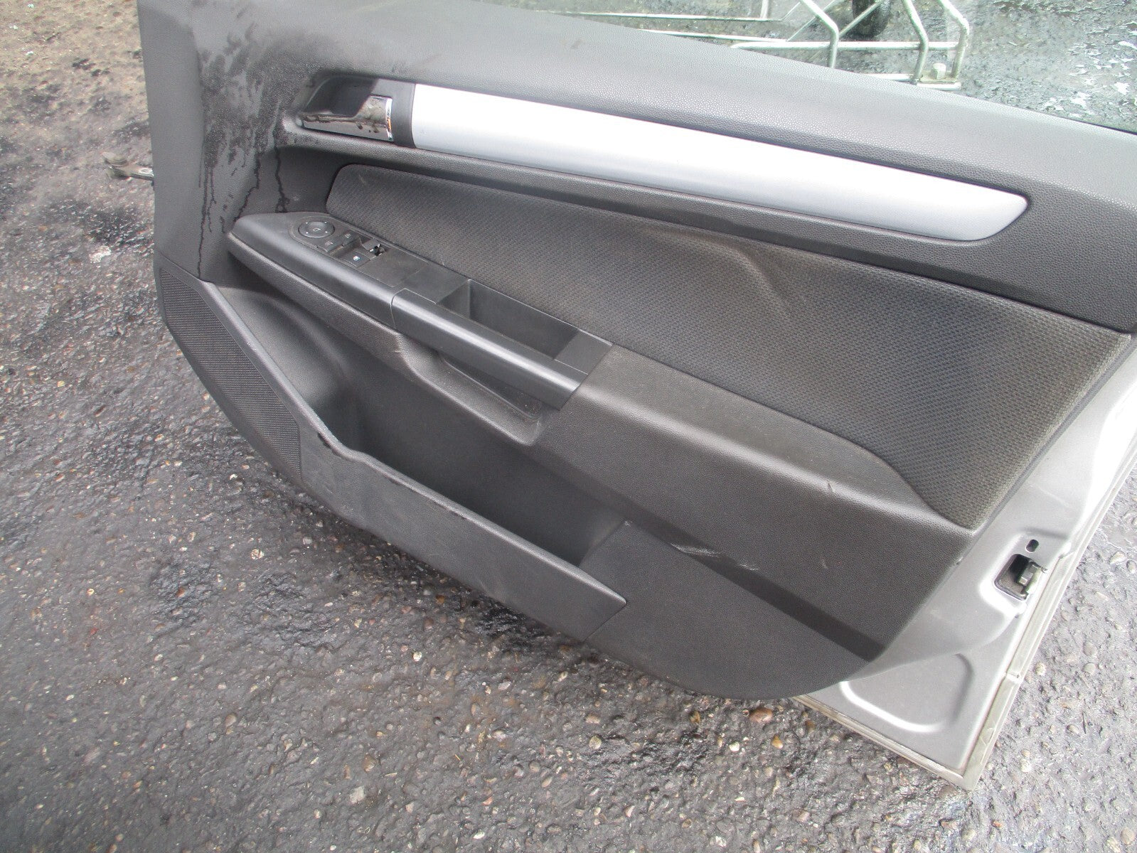 2005 VAUXHALL ASTRA H OSF DRIVER SIDE FRONT COMPLETE DOOR SILVER Z157