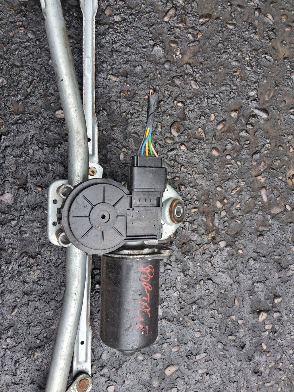 KIA SPORTAGE MK3 2012 FRONT WINDSCREEN WIPER MOTOR & LINKAGES