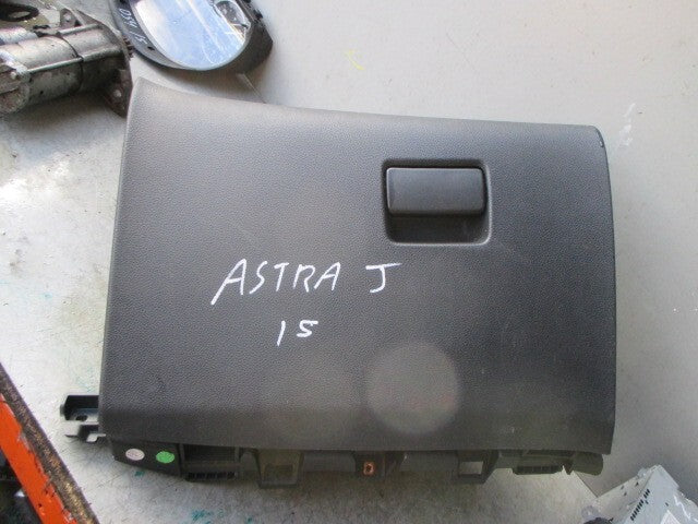 2012 VAUXHALL ASTRA J GLOVEBOX STORAGE COMPARTMENT 13262608