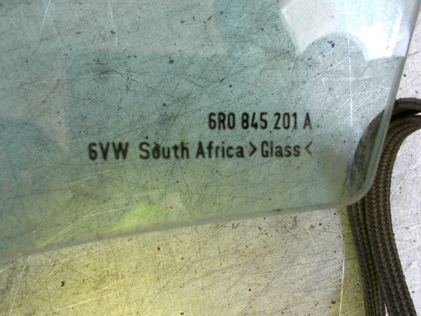VOLKSWAGEN VW POLO 6R MK5 NSF PASSENGER SIDE FRONT WINDOW GLASS 6R0845201A