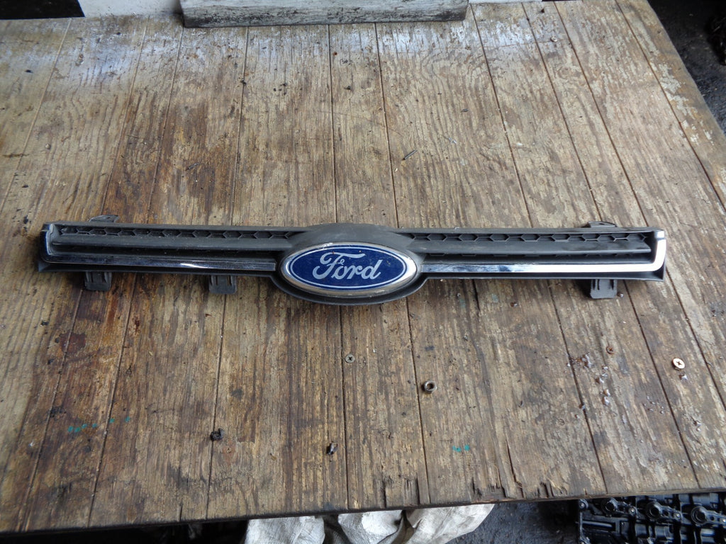 FORD ECOSPORT 2017 1.5 DIESEL FRONT CENTRE GRILL WITH BADGE CN1517F003ADW