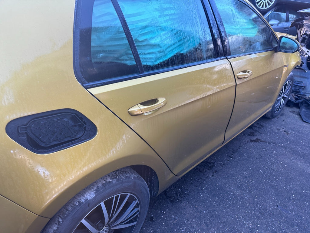 2018 VW VOLKSWAGEN GOLF MK7 OSR DRIVER SIDE REAR DOOR BARE YELLOW LR1X