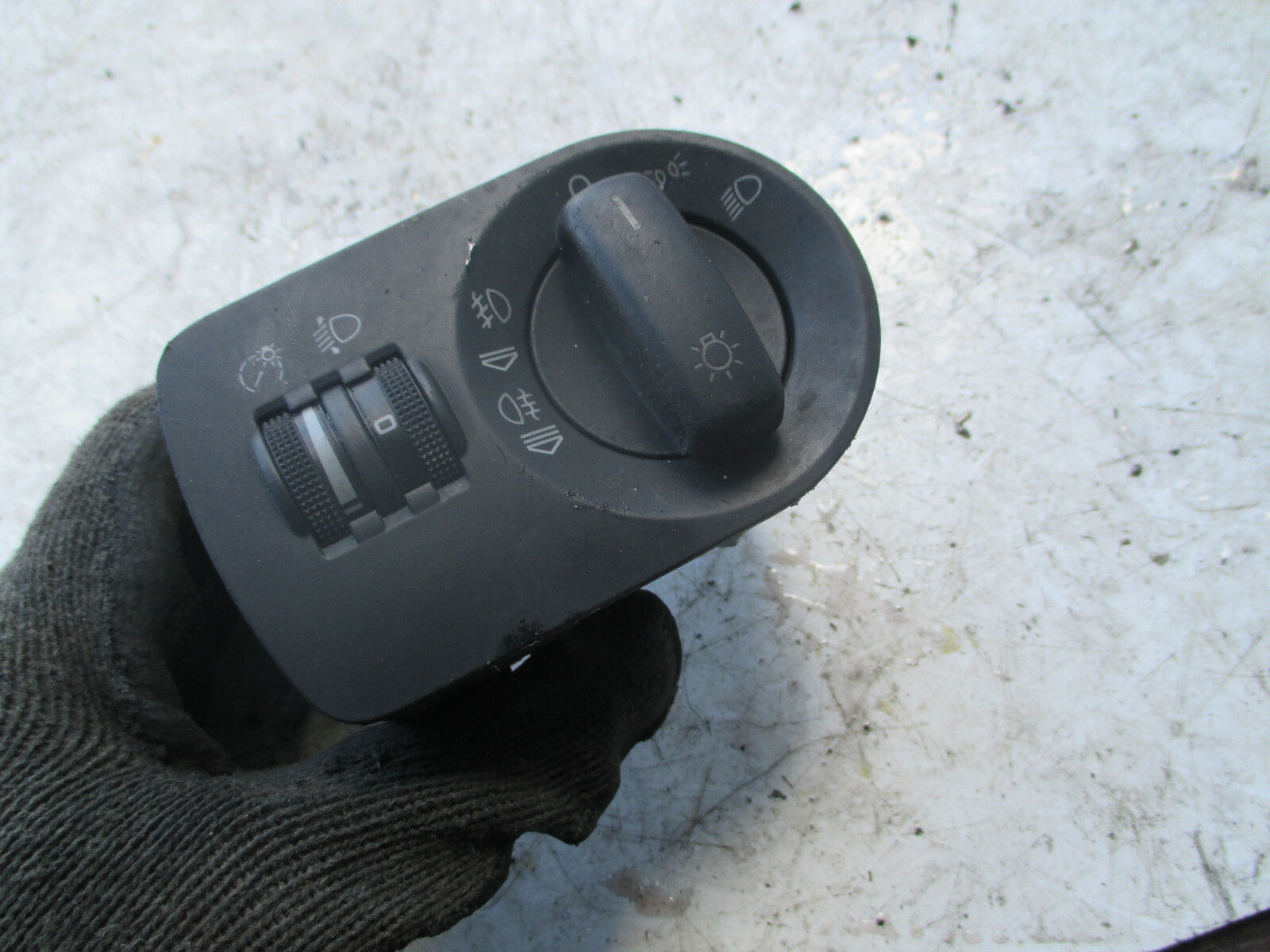 AUDI A3 2005 8P HEADLIGHT SWITCH WITH FOG LIGHT 8P2941531L