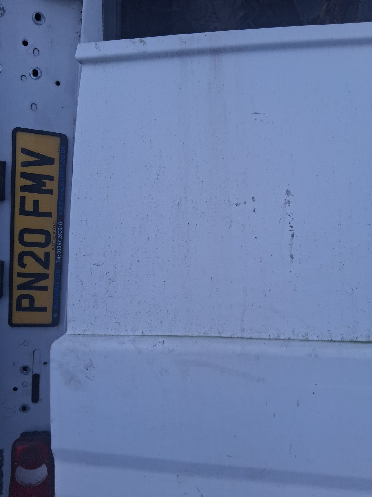 2007 MERCEDES BENZ VITO W639 OS DRIVER SIDE SLIDING COMPLETE DOOR WHITE