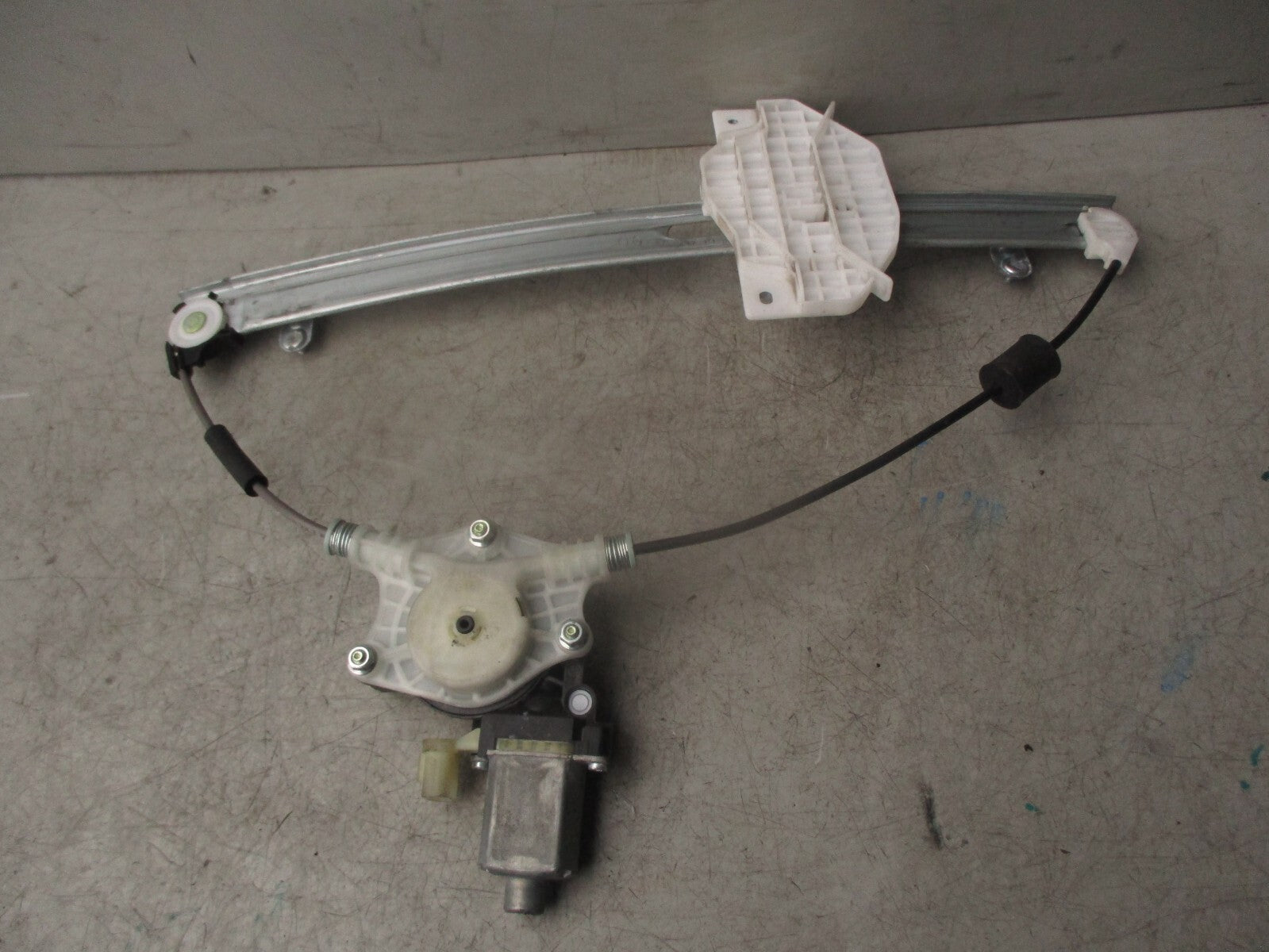 2021 KIA PICANTO MK3 NSF PASSENGER SIDE FROT WINDOW MOTOR & REGULATOR 82460G6000