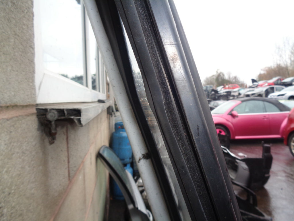VW VOLKSWAGEN CRAFTER  OSF DRIVER SIDE FRONT DOOR COMPLETE WHITE