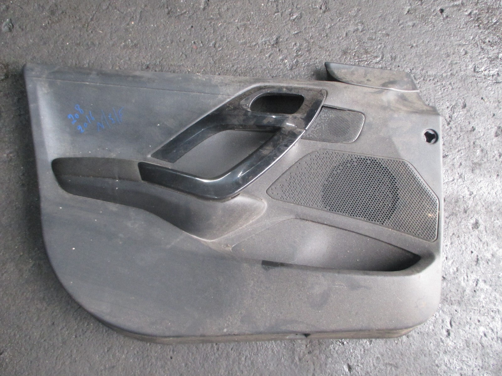 PEUGEOT 208 MK1 2016 NSF PASSENGER SIDE FRONT DOOR CARD BLACK 96763526ZD