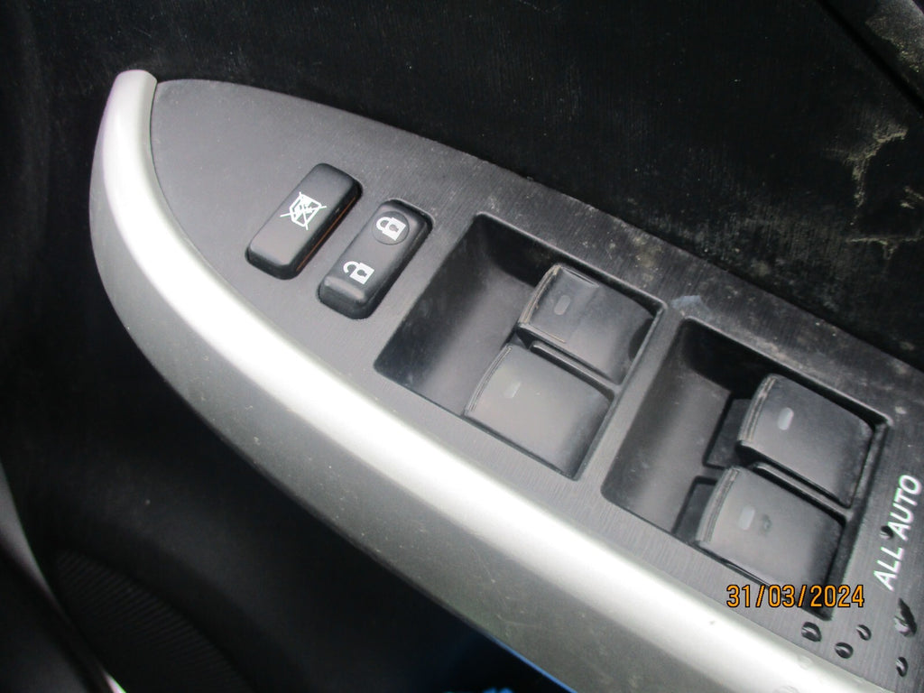TOYOTA PRIUS MK3 2014 XW30 OSF DRIVER SIDE DOOR WINDOW CONTROL SWITCH