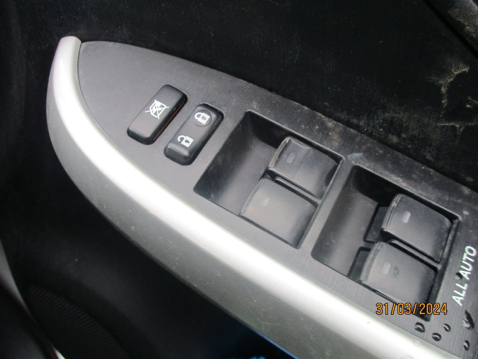 TOYOTA PRIUS MK3 2014 XW30 OSF DRIVER SIDE DOOR WINDOW CONTROL SWITCH