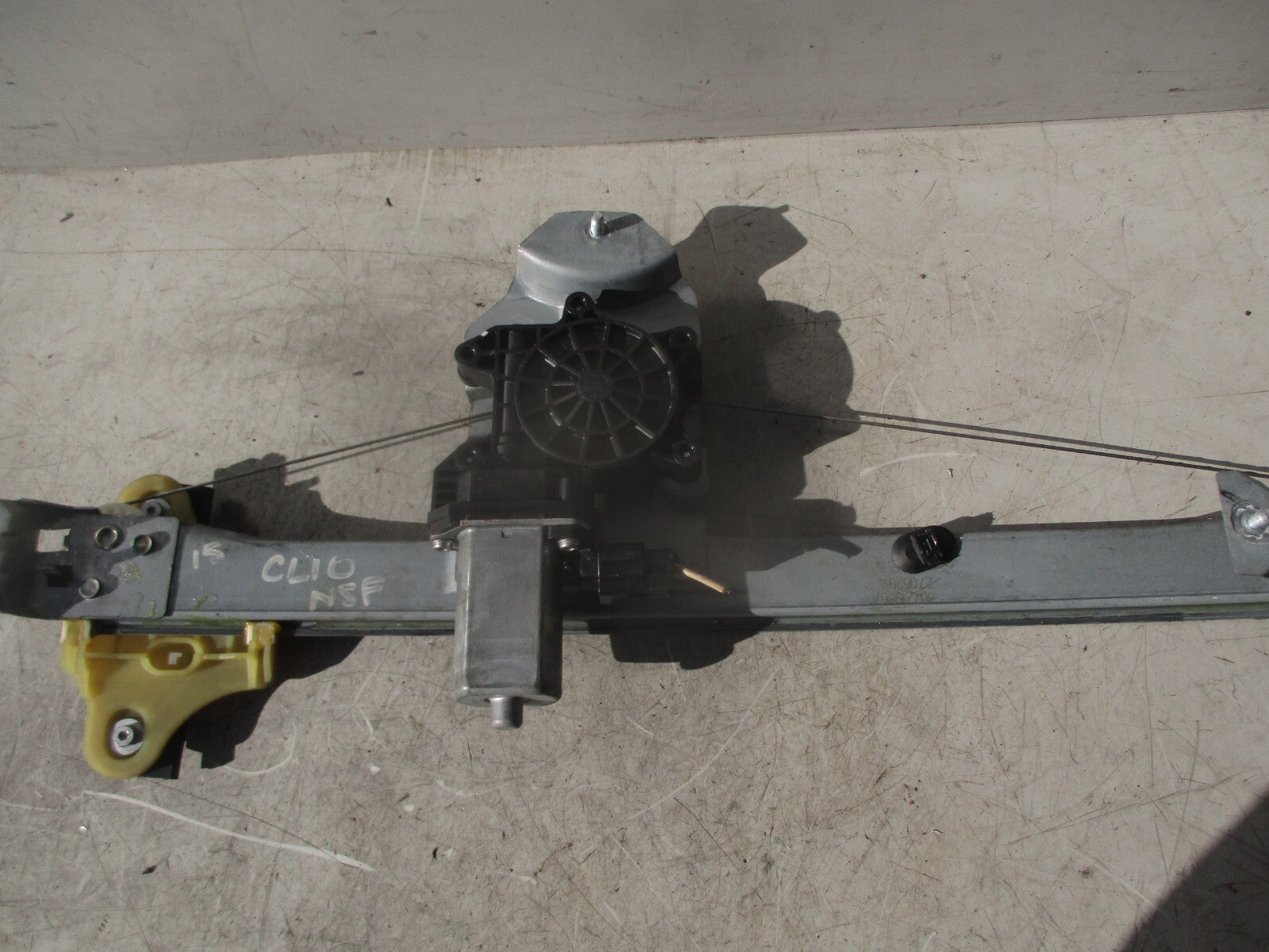 2015 RENAULT CLIO MK4 NSF PASSENGER FRONT WINDOW MOTOR & REGULATOR 807213867R