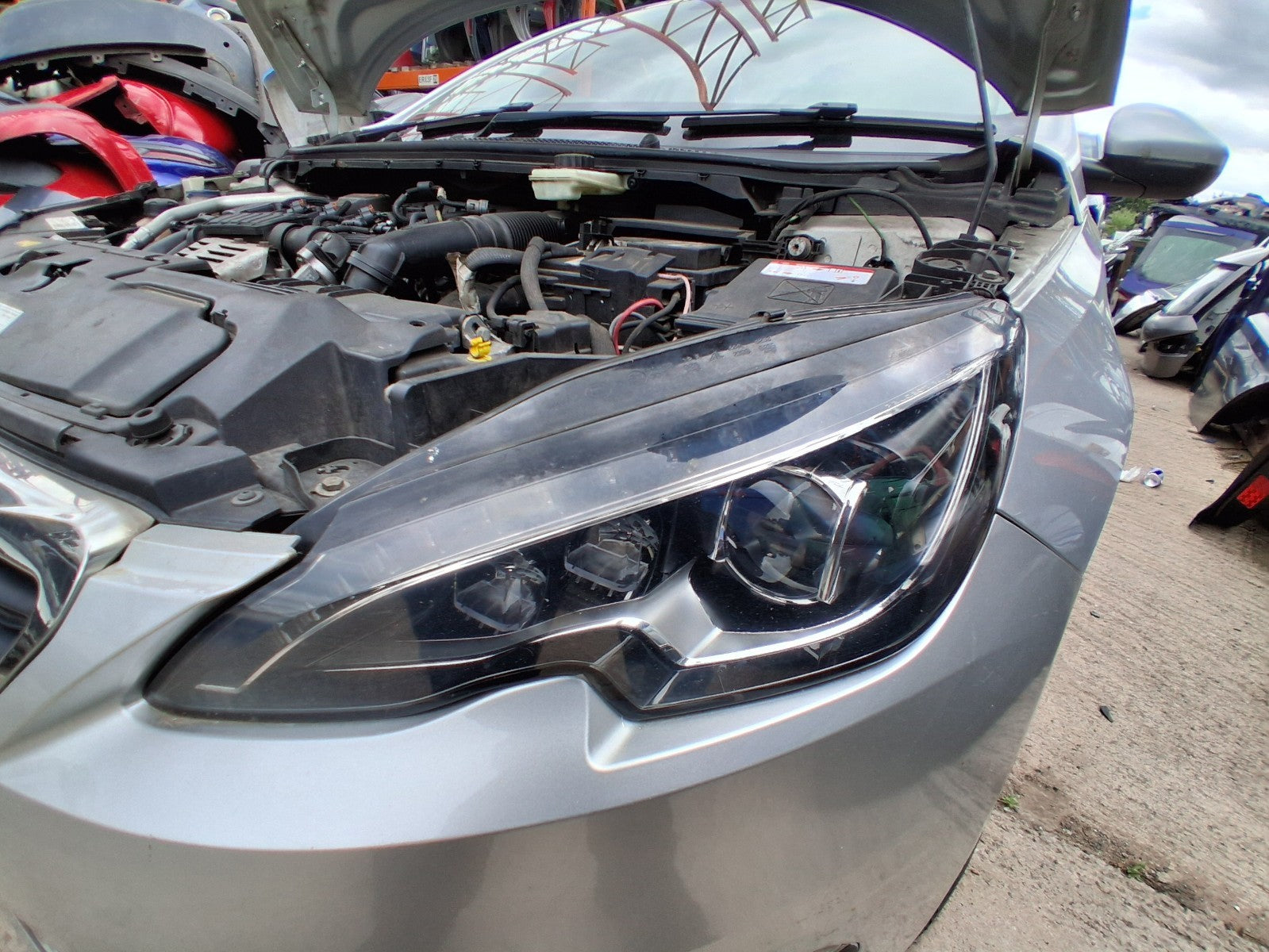 2014 PEUGEOT 308 MK2 NSF PASSENGER SIDE FRONT HEADLIGHT HEADLAMP 9800546480