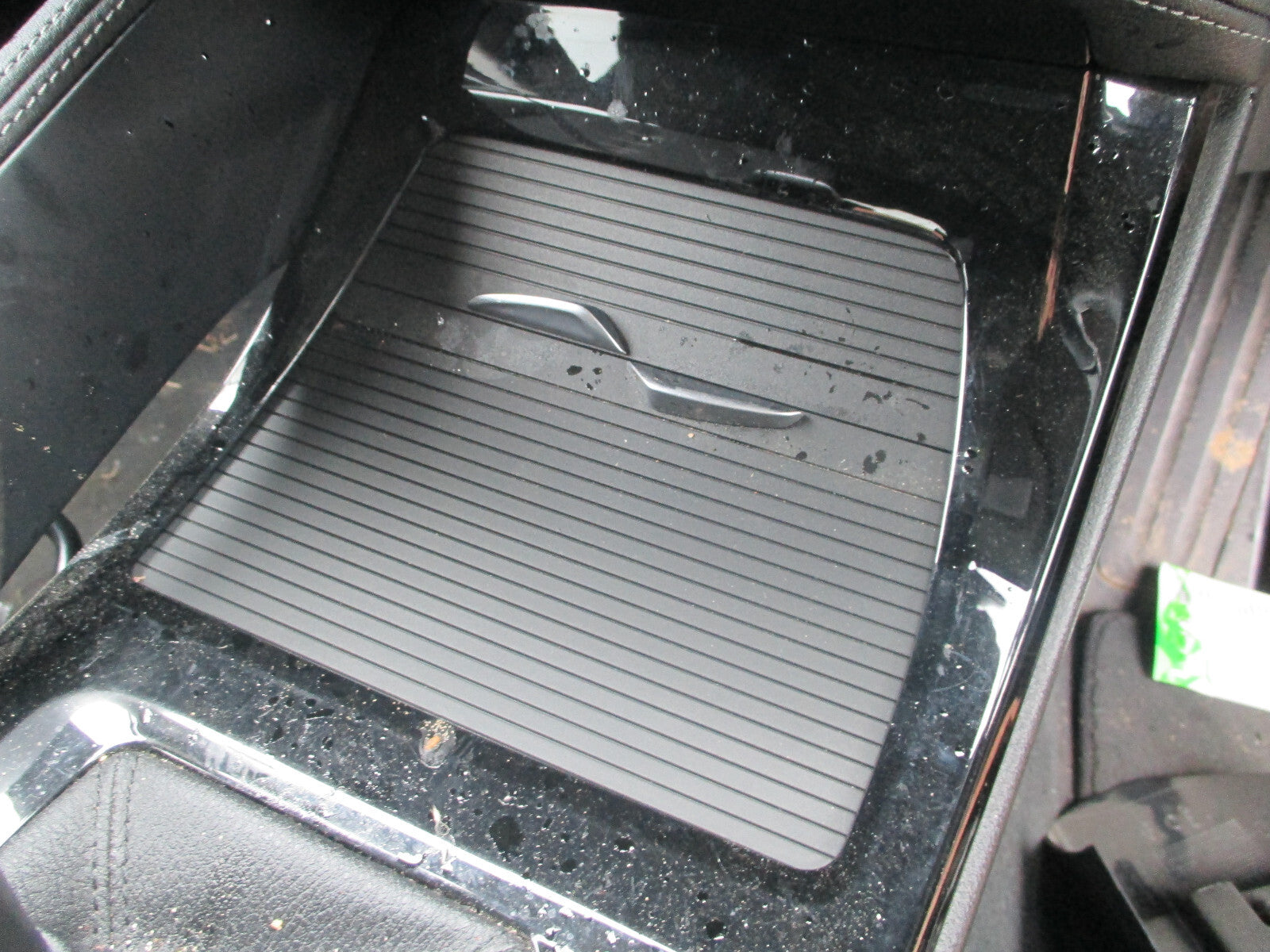 BMW X1 2018 F48 X DRIVE CENTRE CONSOLE CUP HOLDER
