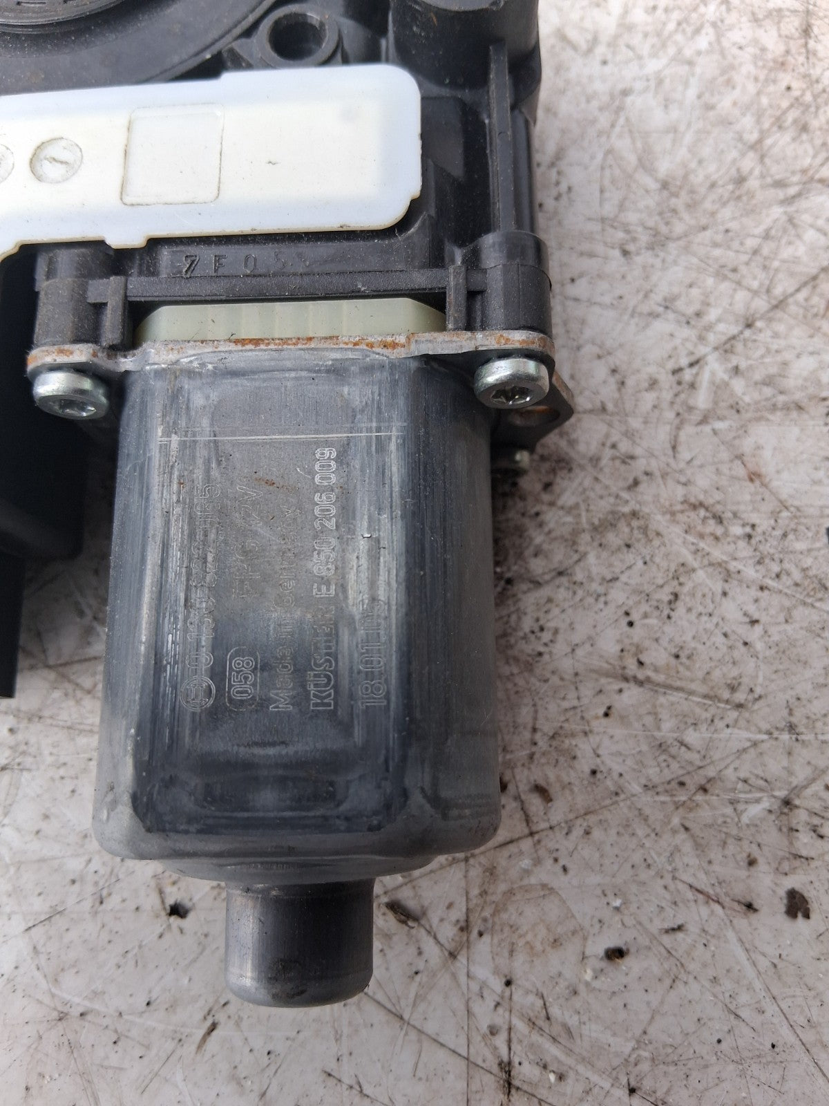 2019 VW VOLKSWAGEN POLO SIDE FRONT WINDOW MOTOR REGUALTOR 2Q2959882D